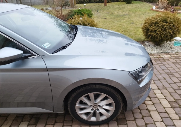 Skoda Superb cena 82500 przebieg: 154745, rok produkcji 2018 z Częstochowa małe 301